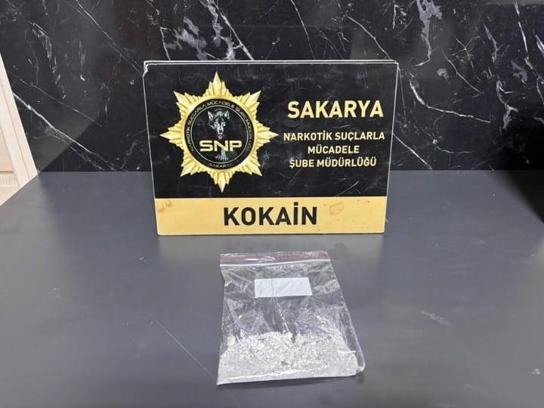 Durdurulan otomobilde kokainle yakalanan şüpheli tutuklandı