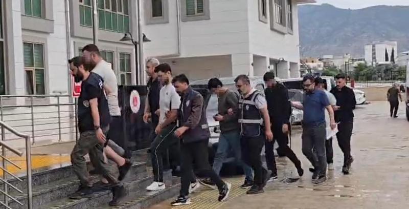 Adana'daki cinayette 5 şüpheli adliyede