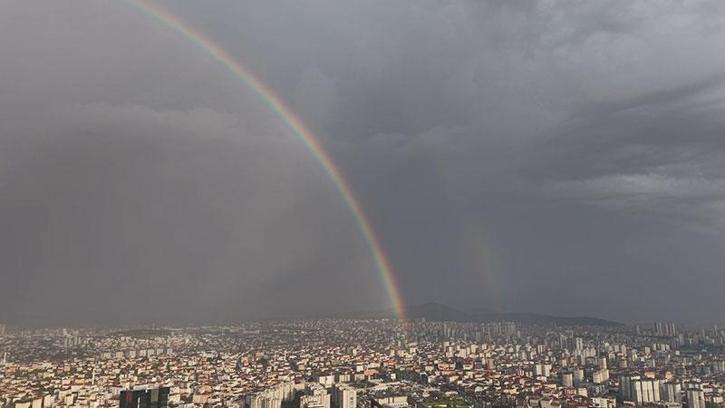 İstanbul'da yağışın ardından gökkuşağı sürprizi
