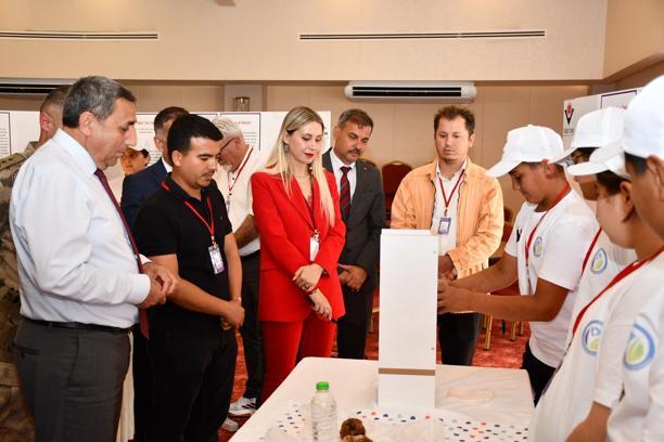 Yeşilovacık Ortaokulu’nda TÜBİTAK 4006 Bilim Fuarı