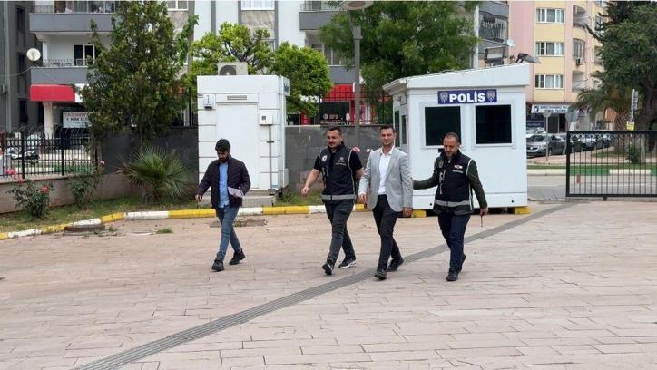 İstanbul merkezli 'rüşvet' soruşturmasında CHP'li il başkanı adliyede
