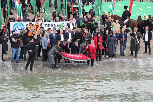 Çerkes Soykırımı ve Sürgünü’nün 162’nci yıl dönümünde Samsun’da anma yürüyüşü