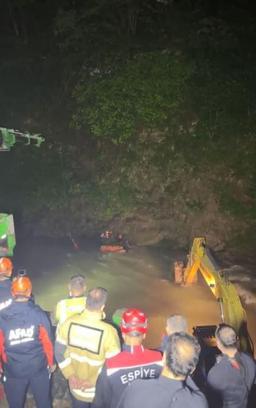 Derede balık avlarken akıntıya kapılıp, kaybolan yeğenin cansız bedenine ulaşıldı; amca aranıyor (2)
