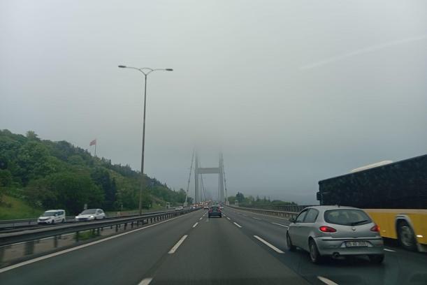 İstanbul'da yağmur ve sis etkili oluyor