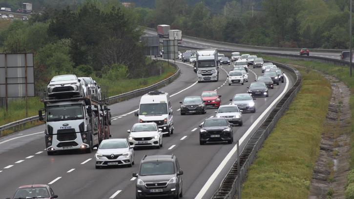Anadolu Otoyolu'nun Bolu geçişinde bayram trafiği