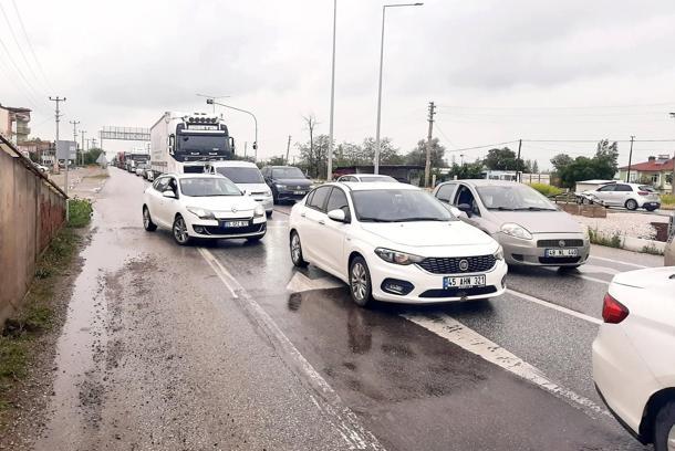 Çay Dörtyol kavşağında bayram tatili yoğunluğu