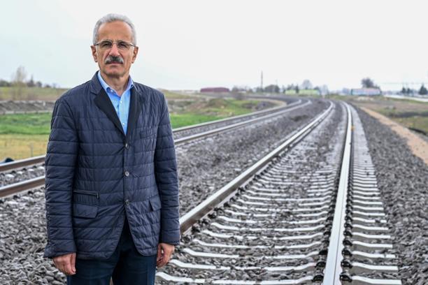 Bakan Uraloğlu: Bursa-Ankara ve Bursa-İstanbul arası seyahat süresi 2 saat 15 dakikaya düşecek