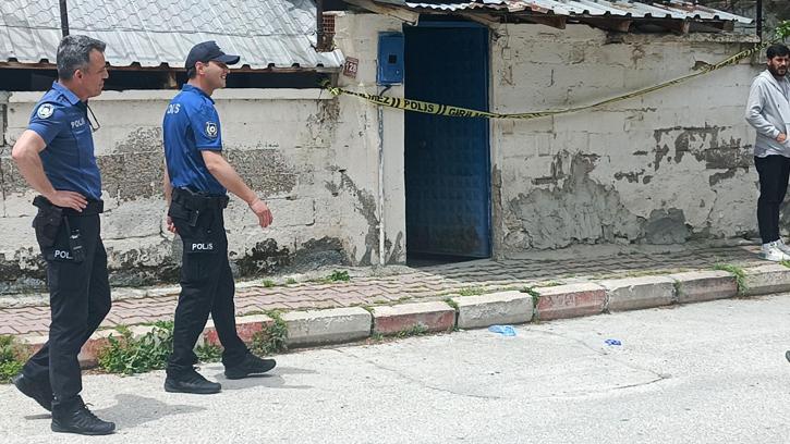 Yalnız yaşadığı evinde ölü bulundu