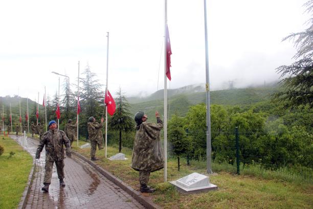Bingöl'de 33 yıl önce şehit edilen 33 asker törenle anıldı