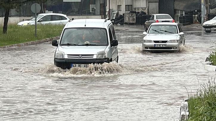 Kütahya’da sağanak yağış