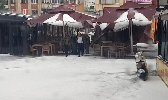Yağmur ve dolu yaşamı olumsuz etkiledi