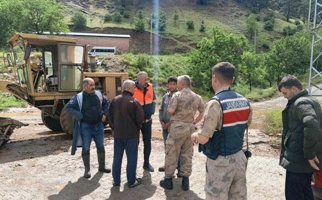 Gaziantep'te sağanak; ev ve ahırları su bastı