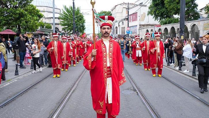 İstanbul'un fethinin 573'üncü yıl dönümünde Beyazıt'tan Ayasofya'ya 'Fetih Yürüyüşü' düzenlendi