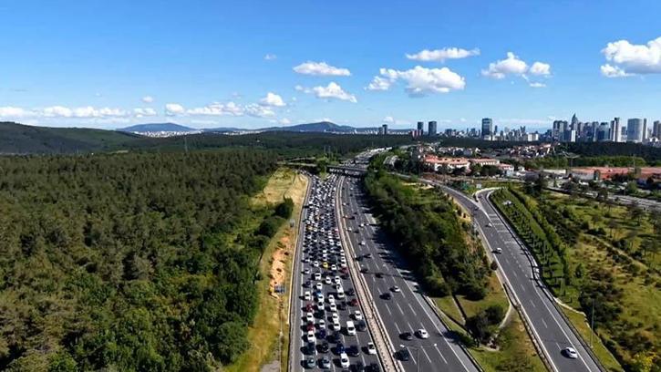 İstanbul’da bayramın üçüncü gününde dönüş trafiği havadan görüntülendi