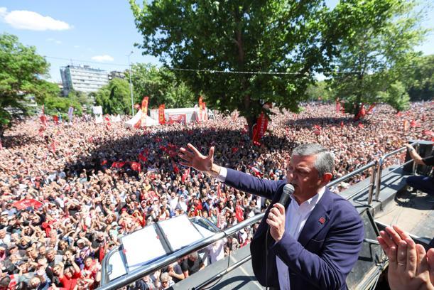 Özgür Özel: Derhal kurultay yapın, partiyi seçilmiş bir genel başkana kavuşturun / Ek fotoğraflar