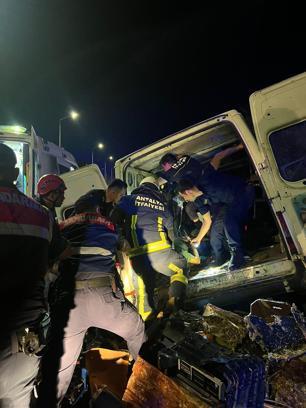 Aracıyla istinat duvarına çarpan sürücü öldü