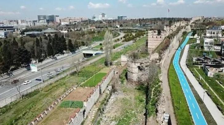Fatih’te surlarda şüpheli hareket ihbarı: Telefonlarında 2024’teki sur cinayetine ilişkin içerikler çıktı