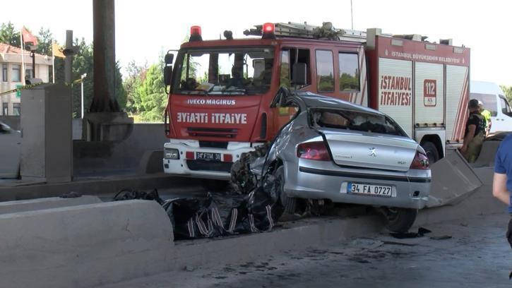 Tuzla’da gişelerde beton bariyere çarpan otomobilin sürücüsü öldü
