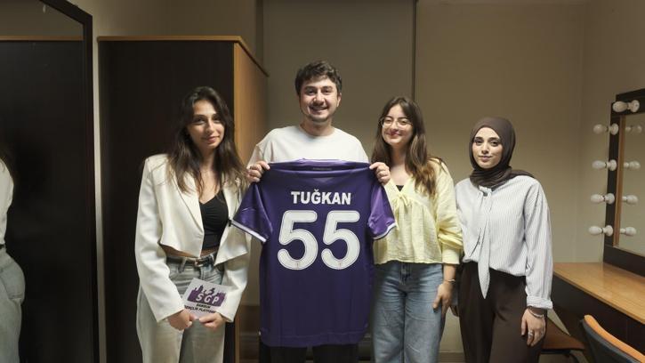 Sanatçı Tuğkan, Samsun’da gençlerle buluştu
