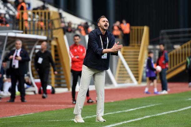Manisa FK'da Ahmet Pektaş göreve devam edecek