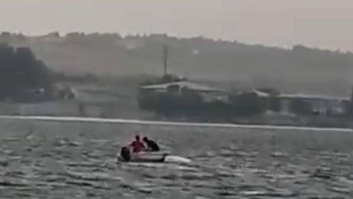 Küçükçekmece Gölü'nde alabora olan kayık battı; mahsur kalanlar kurtarıldı