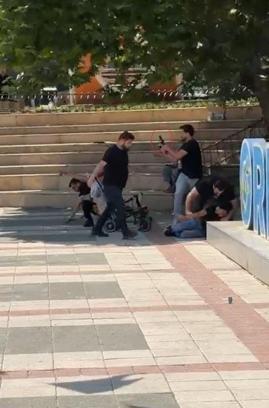 Sivil polisler bıçaklı kavgaya havaya ateş açarak müdahale etti