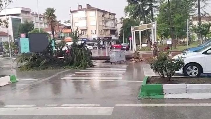 Bursa’da sağanak ve dolu etkili oldu