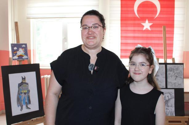 Disleksi tanısı konulan 4'üncü sınıf öğrencisi Nuse Nur, okulda resim sergisi açtı