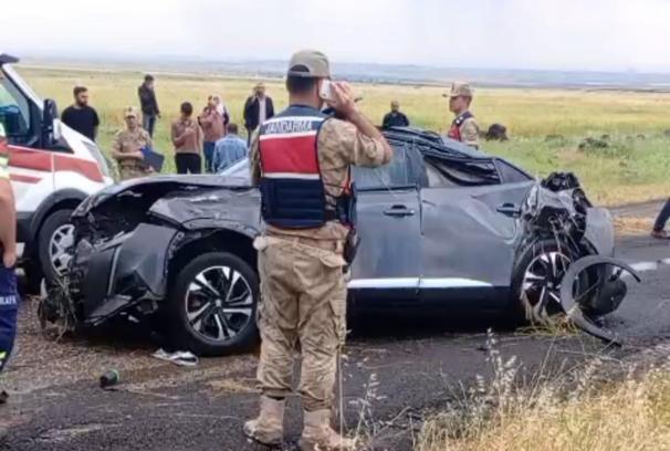 Diyarbakır'da nişan dönüşü kaza; 2 ölü, 1 yaralı