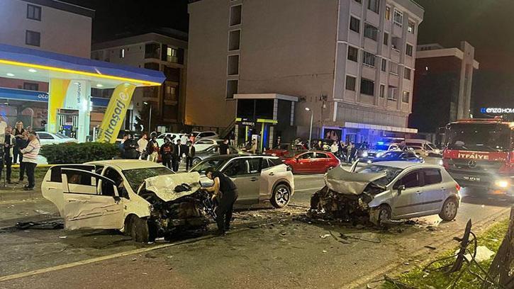 Samsun'da 3 aracın karıştığı zincirleme kaza: 5 yaralı