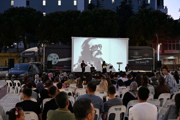 Gezen Sinema TIR'ın bu defaki durağı Demirci oldu