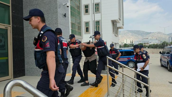 'Kız kaçırma' husumetinde baba ve oğlunu öldüren şüpheli adliyede