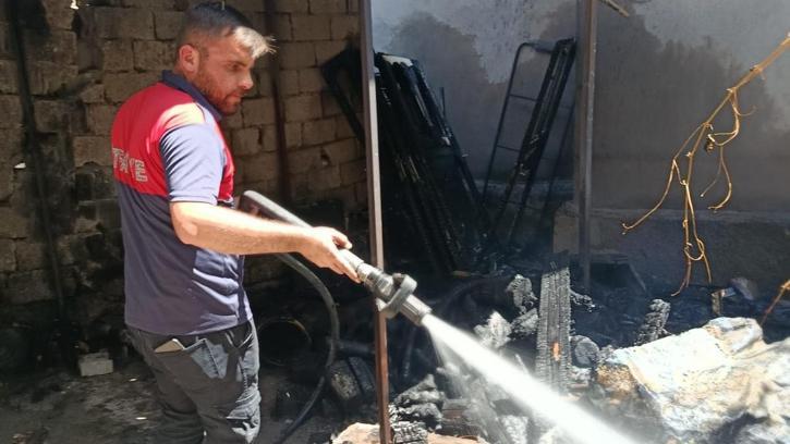 Silopi’de odunlukta çıkan yangın söndürüldü