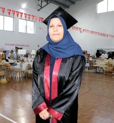 56 yaşında lise diploması alıp kep attı; hedefi üniversite