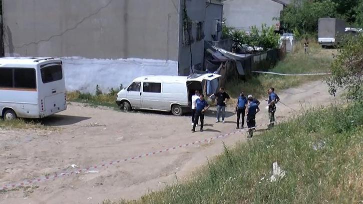 Bağcılar'da arsada oyun oynayan çocuklar araçta ceset buldu