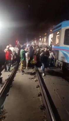 Gaziosmanpaşa’da trafoda çıkan yangın nedeniyle tramvay seferleri durdu