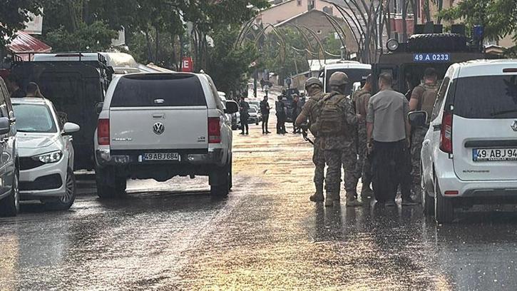 İşitme engelli kardeşini ve bir polis memurunu yaralayan şüpheli, operasyonla etkisiz hale getirildi