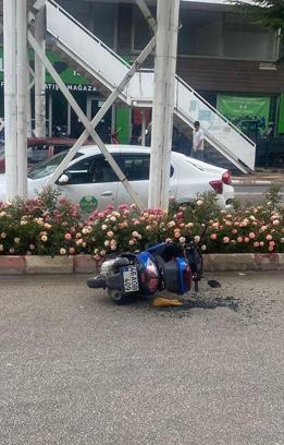 Taksiyle çarpışan motosikletteki 2 kişi yaralandı