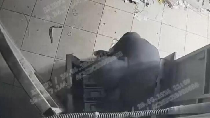 Esenler'de banka ATM'sinden 500 bin lira çalan şüpheli 1 günde yakalandı; şirketin eski çalışanı çıktı