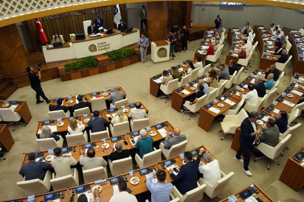 Büyükşehir Meclisi’nde trafik, sinek ve demokrasi tartışması