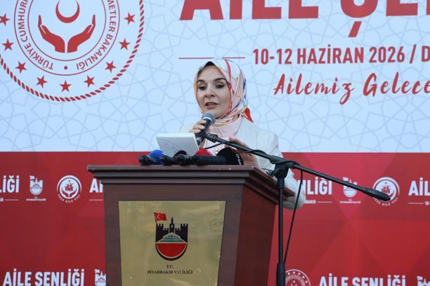 Bakan Göktaş Diyarbakır'da 'Aile Şenliği' programına katıldı