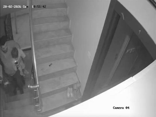 Kucağında bebeği olan babayı darbeden sanık adli kontrolle tahliye edildi