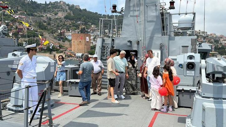 Denizkurdu-2/2026 Tatbikatı'na katılan 'TCG Tarsus' ve 'TCG İmbat' ziyarete açıldı