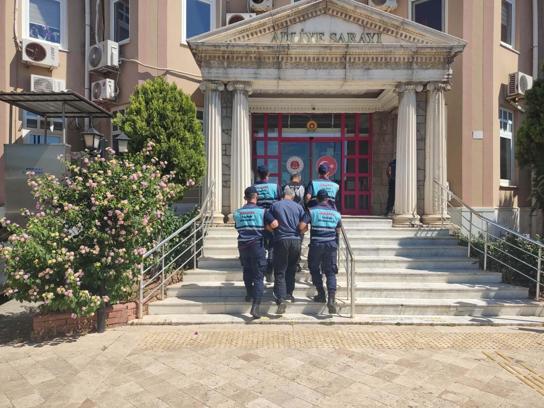 Didim'de 16 kaçak göçmen ve 2 organizatör şüphelisi yakalandı