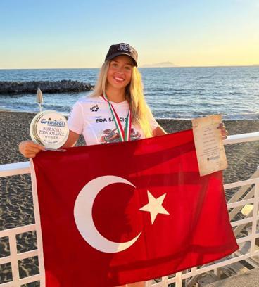 İzmirli yüzücü Eda Savcıgil'den tarihi başarı