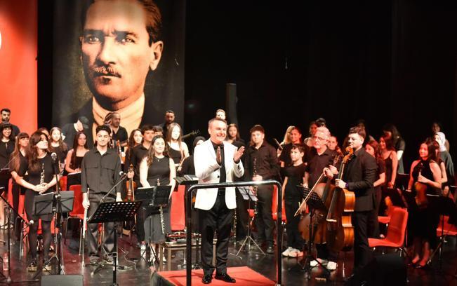 Kepez'de müziğin ustaları ve genç yetenekler aynı sahnede