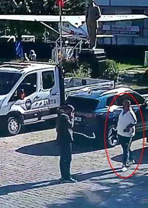 Belediye başkanına ait aracın yanında kesici aletle beklerken fark edilen şüpheli yakalandı