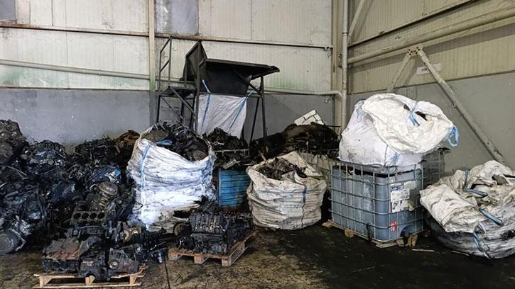 Yurt dışına sevk edilmesi gereken araç ve motor parçaları bir depoda ele geçirildi