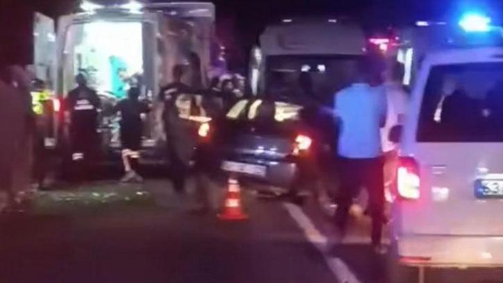 Şanlıurfa’da iki otomobil çarpıştı: 2 ölü, 8 yaralı