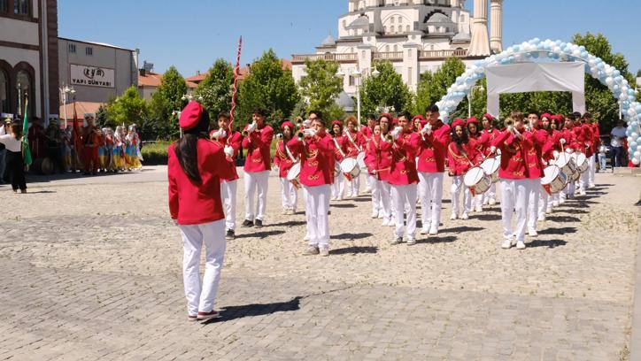 Şarkışla'da yıl sonu eğitim festivali düzenlendi